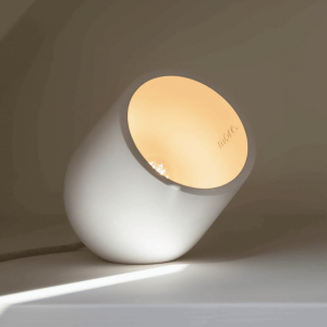 sustainable-archy-table-lamp-white-medium-ekohunters-more-circular