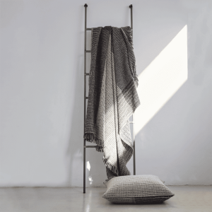 eco-friendly-grey-plaid-time-ekohunters-ecodesign-sustainable-blankets