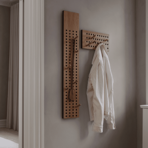 Large vertical scoreboard hanger