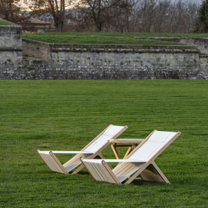 Lounger and footrest Windward and leeward