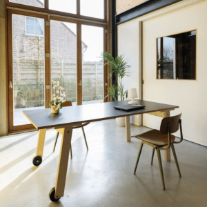 Mesa con ruedas grande Flat