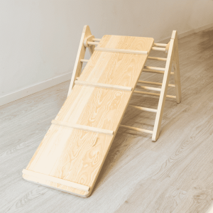 muebles-montessori-triangulo-pikler-pequeno-rampa-listones-ekohunters