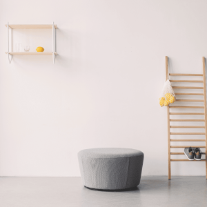 naive-puff-gris-ekohunters-puffs-ecologicos-mobiliario-sostenible-interiorismo-sostenible-emko-ecodiseño