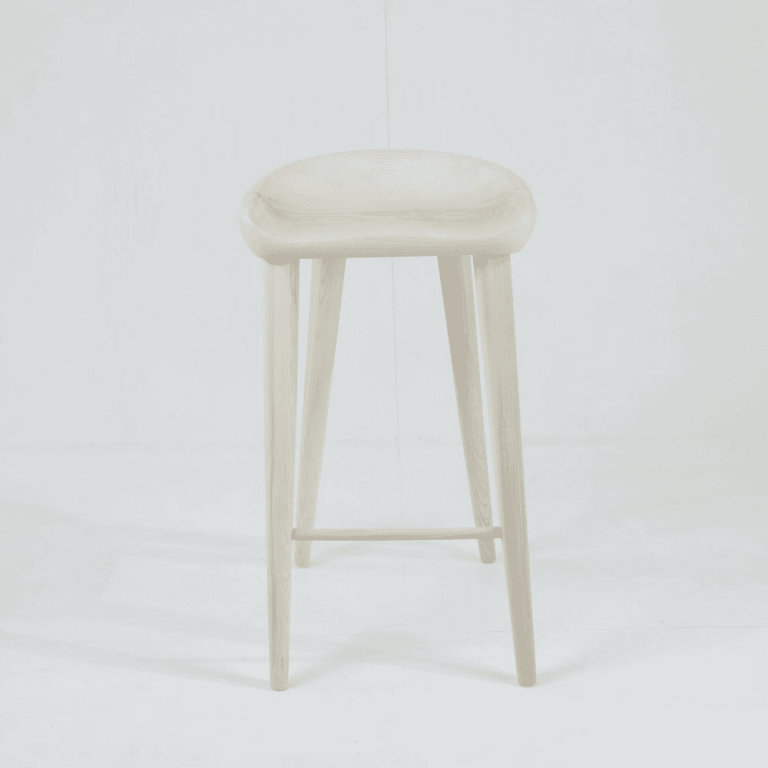 taburete-alto-madera-korpo-ekohunters-taburetes-sostenibles