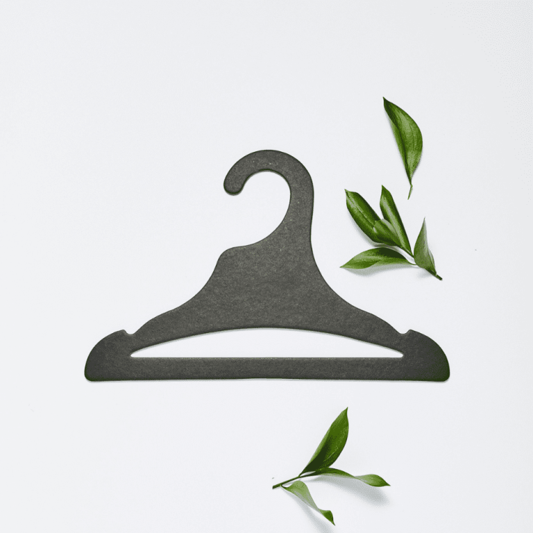 kids-black-crossbar-hanger-ekohunters-ecodesign-sustainable-decor-accesories-home-decaor-trempel